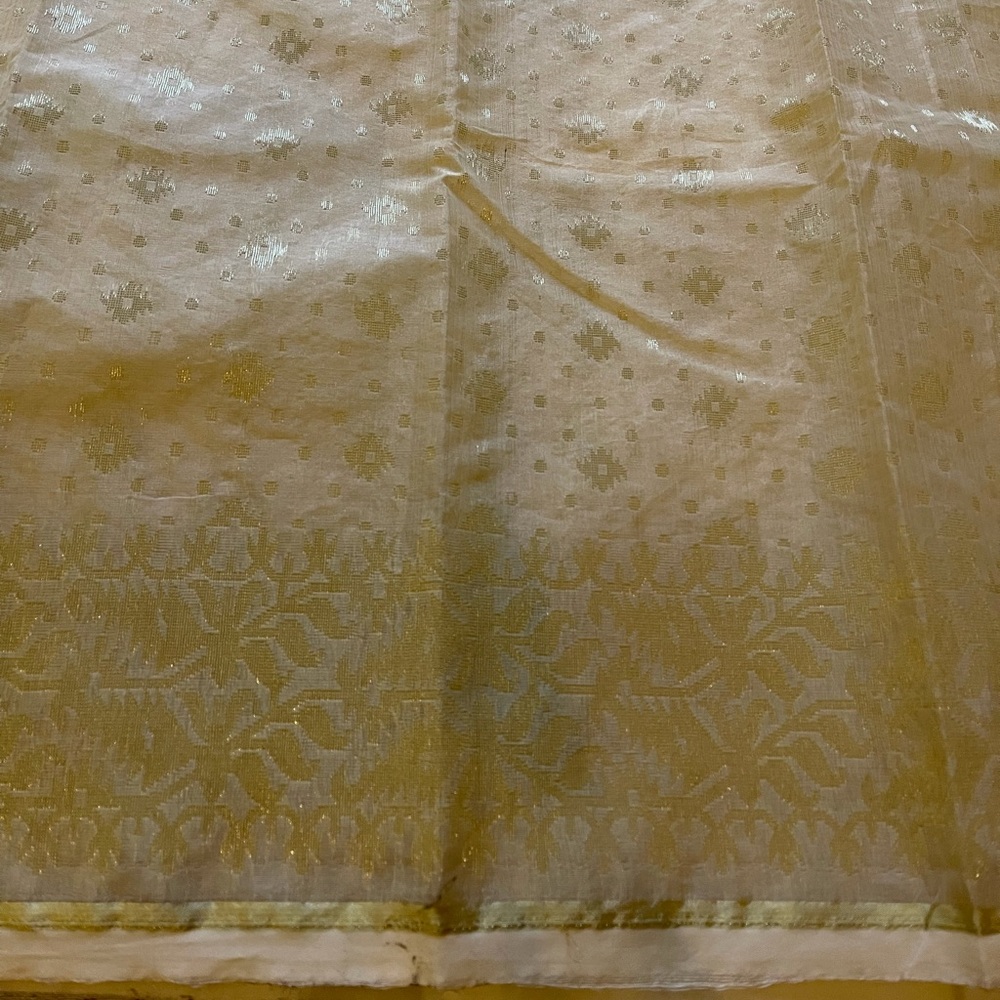 Muslin Cream colour jamdani saree, no blouse piece. Brand new